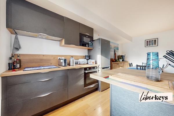 Appartement T3 récent en dernier étage avec 2 extérieurs - Secteur Parilly en bas du métro D