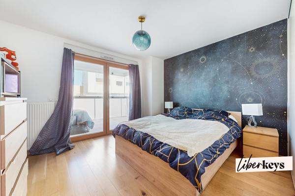 Appartement T3 récent en dernier étage avec 2 extérieurs - Secteur Parilly en bas du métro D