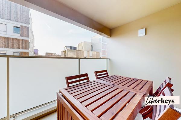 Appartement T3 récent en dernier étage avec 2 extérieurs - Secteur Parilly en bas du métro D