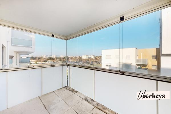 Appartement T3 récent en dernier étage avec 2 extérieurs - Secteur Parilly en bas du métro D