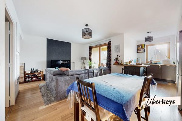 Appartement T3 récent en dernier étage avec 2 extérieurs - Secteur Parilly en bas du métro D