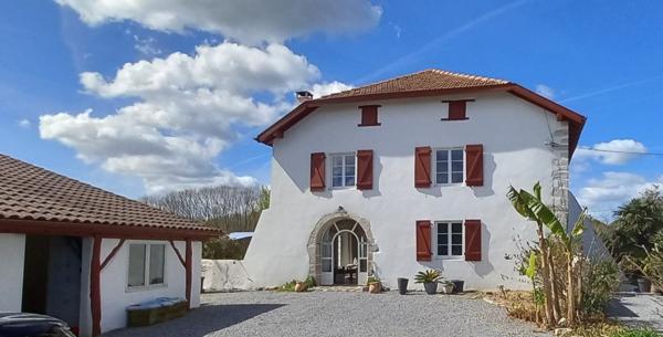 Maison T5 avec terrasse vue Pyrenées +un T3 indépendant+ grange (gros potentiel) sur 4000m²