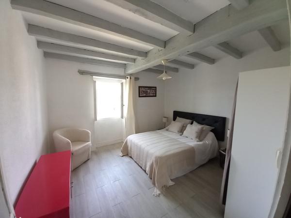 Maison T5 avec terrasse vue Pyrenées +un T3 indépendant+ grange (gros potentiel) sur 4000m²