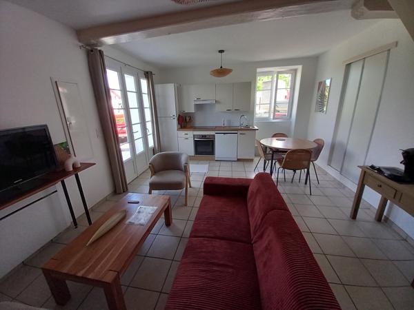 Maison T5 avec terrasse vue Pyrenées +un T3 indépendant+ grange (gros potentiel) sur 4000m²