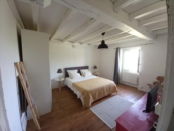 Maison T5 avec terrasse vue Pyrenées +un T3 indépendant+ grange (gros potentiel) sur 4000m²
