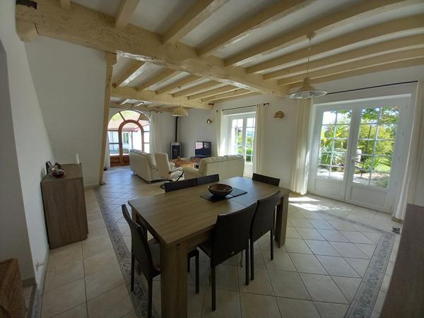 Maison T5 avec terrasse vue Pyrenées +un T3 indépendant+ grange (gros potentiel) sur 4000m²