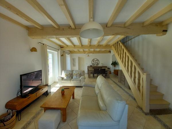 Maison T5 avec terrasse vue Pyrenées +un T3 indépendant+ grange (gros potentiel) sur 4000m²