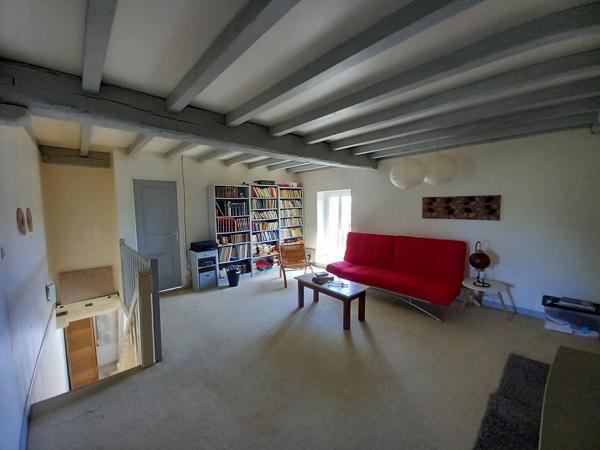 Maison T5 avec terrasse vue Pyrenées +un T3 indépendant+ grange (gros potentiel) sur 4000m²