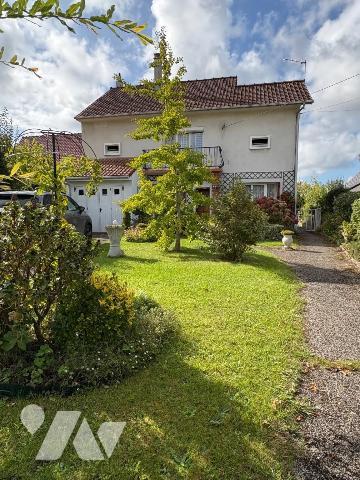 CUCQ, proche de toutes commodités, venez découvrir cette charmante maison de 140m².

Elle se ...