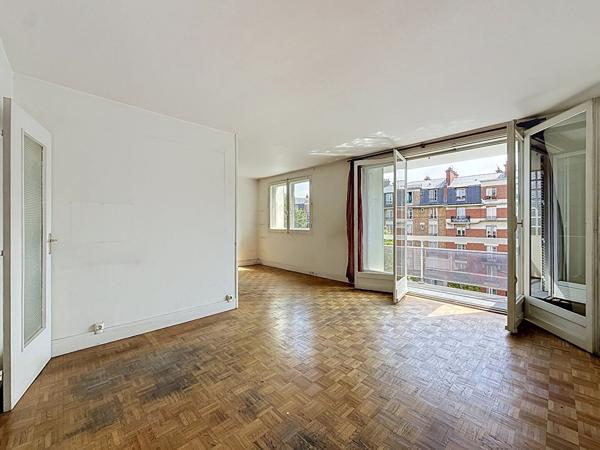 3 pièces traversant avec balcon à rénover - PARIS