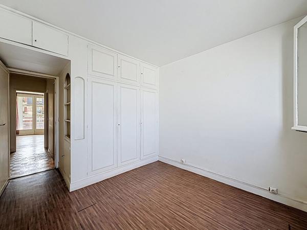 3 pièces traversant avec balcon à rénover - PARIS