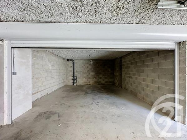Parking à vendre  70 m 2   AVIGNON  - 84