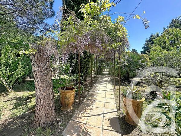 Maison à vendre  6 pièces - 149 m 2   CHEVAL BLANC  - 84