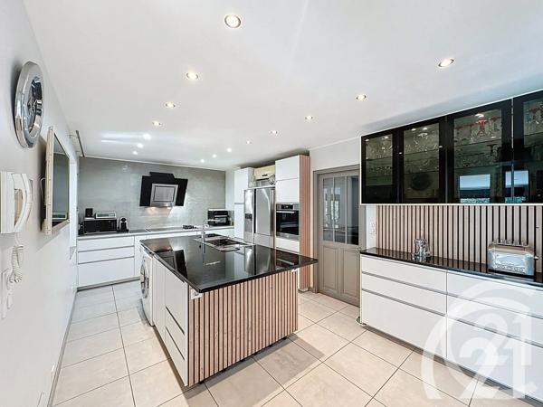 Maison à vendre  6 pièces - 149 m 2   CHEVAL BLANC  - 84