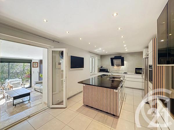 Maison à vendre  6 pièces - 149 m 2   CHEVAL BLANC  - 84