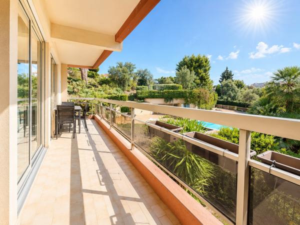 Appartement
         3 pièces
        - 79 m² 480 000 € *