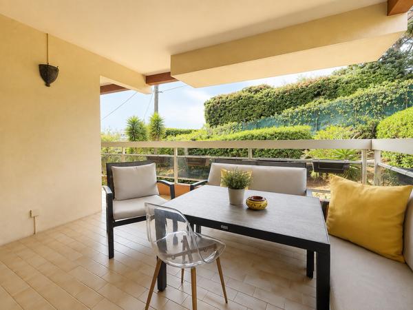 Appartement
         3 pièces
        - 79 m² 480 000 € *