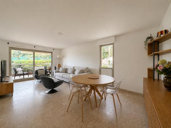 Appartement
         3 pièces
        - 79 m² 480 000 € *