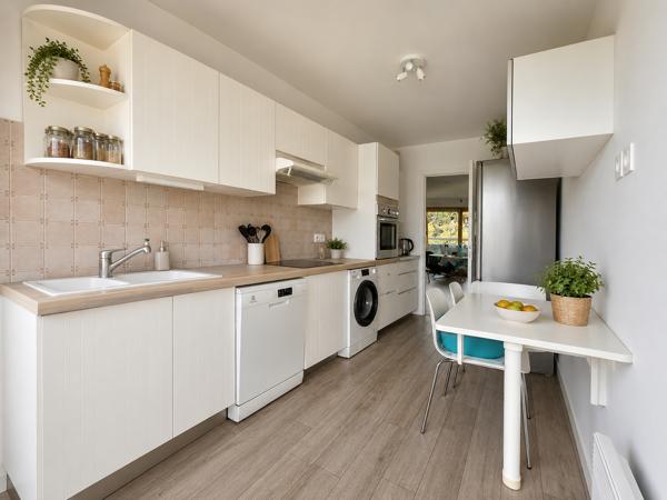 Appartement
         3 pièces
        - 79 m² 480 000 € *