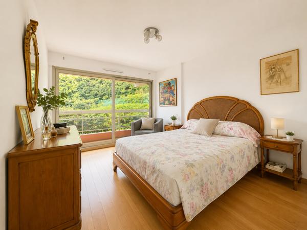 Appartement
         3 pièces
        - 79 m² 480 000 € *