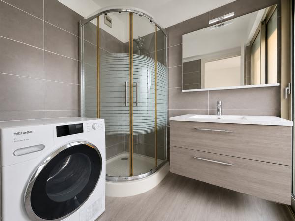 Appartement
         3 pièces
        - 79 m² 480 000 € *