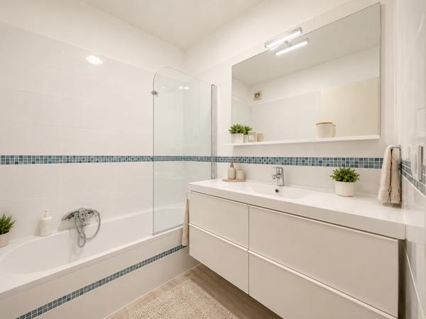 Appartement
         3 pièces
        - 79 m² 480 000 € *