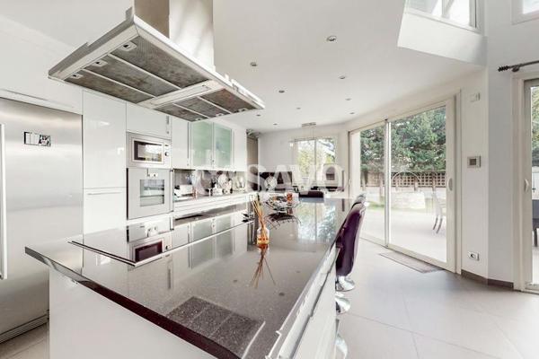 Vente Villa 8 pièces de 300m² - 94700 Maisons-Alfort