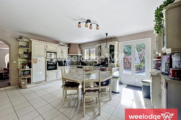 Maison à vendre 7 pièces de 166 m² à Jouy-le-Moutier