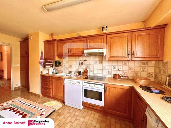 Appartement 4 pièces 106 m2, terrasse, balcon, garage fermé, cave