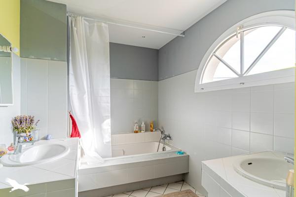 Maison 549 000 € Pessac 5 p 142 m² DPE B
