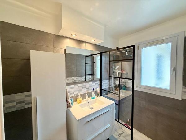 Maison sur sous-sol aménagé Moneteau 6 pièce(s) 152 m2