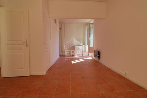 MARSEILLE 10e - ENSEMBLE IMMOBILIER DE RAPPORT - 2 IMMEUBLES ? APPARTEMENTS, COMMERCES & GARAGE
