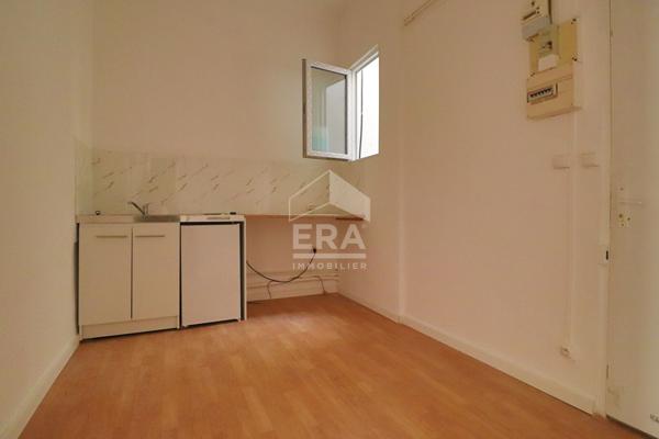 MARSEILLE 10e - ENSEMBLE IMMOBILIER DE RAPPORT - 2 IMMEUBLES ? APPARTEMENTS, COMMERCES & GARAGE