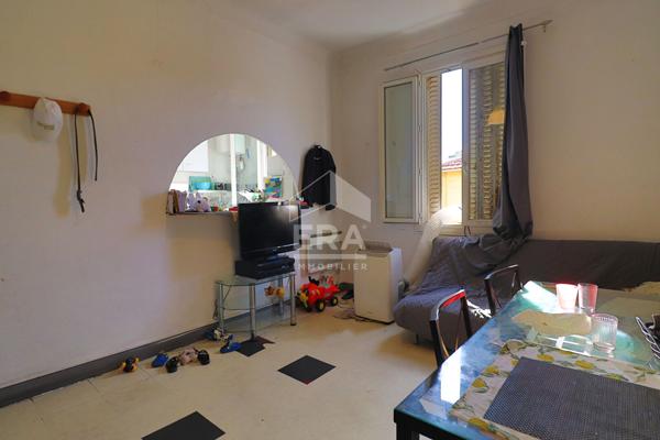 MARSEILLE 10e - ENSEMBLE IMMOBILIER DE RAPPORT - 2 IMMEUBLES ? APPARTEMENTS, COMMERCES & GARAGE
