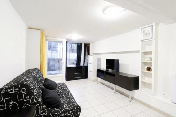 Dpt Bouches du Rhône (13), à louer MARSEILLE 12EME ARRONDISSEMENT STUDIO meublé