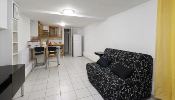 Dpt Bouches du Rhône (13), à louer MARSEILLE 12EME ARRONDISSEMENT STUDIO meublé
