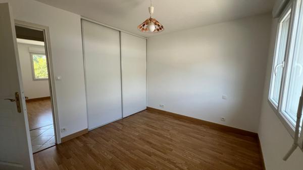 Maison de plain-pied de 150 m² habitables avec étage aménageable.