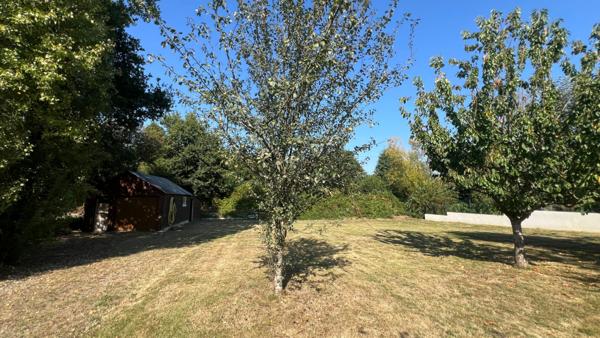 Maison de plain-pied de 150 m² habitables avec étage aménageable.