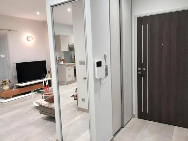 Barrière Saint Marc. Résidence de standing. Beau T3 récent, VENDU LOUE OU LIBRE. Parfait état. Balcon. 2 places de parking. Bonne rentabilité.