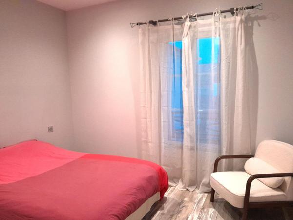 Barrière Saint Marc. Résidence de standing. Beau T3 récent, VENDU LOUE OU LIBRE. Parfait état. Balcon. 2 places de parking. Bonne rentabilité.