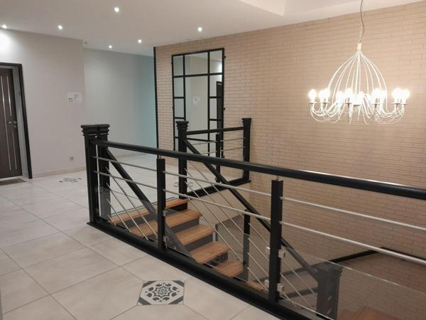 Barrière Saint Marc. Résidence de standing. Beau T3 récent, VENDU LOUE OU LIBRE. Parfait état. Balcon. 2 places de parking. Bonne rentabilité.