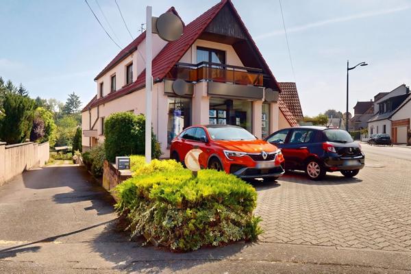 Ensemble immobilier mixte à Vendenheim : habitation, local professionnel loué et grand terrain