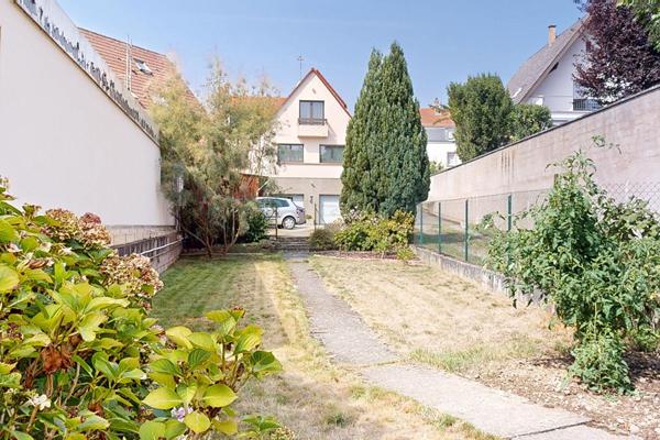 Ensemble immobilier mixte à Vendenheim : habitation, local professionnel loué et grand terrain