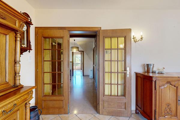 Ensemble immobilier mixte à Vendenheim : habitation, local professionnel loué et grand terrain