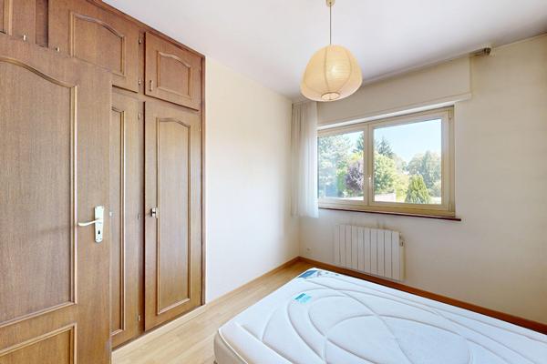 Ensemble immobilier mixte à Vendenheim : habitation, local professionnel loué et grand terrain