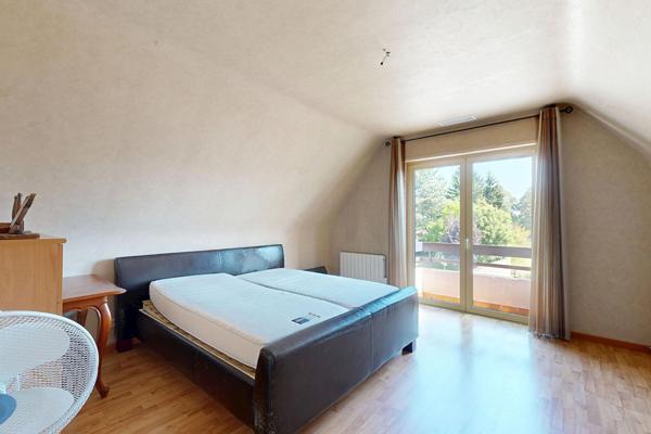 Ensemble immobilier mixte à Vendenheim : habitation, local professionnel loué et grand terrain