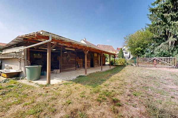 Ensemble immobilier mixte à Vendenheim : habitation, local professionnel loué et grand terrain