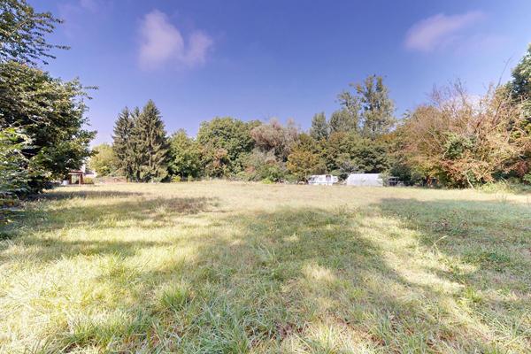 Ensemble immobilier mixte à Vendenheim : habitation, local professionnel loué et grand terrain