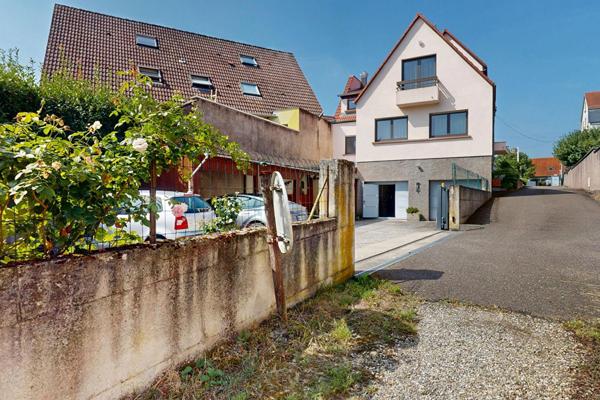 Ensemble immobilier mixte à Vendenheim : habitation, local professionnel loué et grand terrain