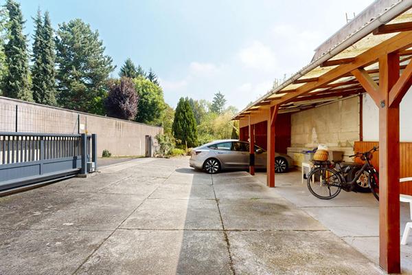 Ensemble immobilier mixte à Vendenheim : habitation, local professionnel loué et grand terrain